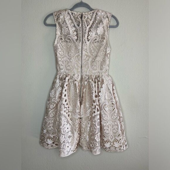 Alice + Olivia Gracia Mini Cream Dress Lace Size 0 - Picture 6 of 9